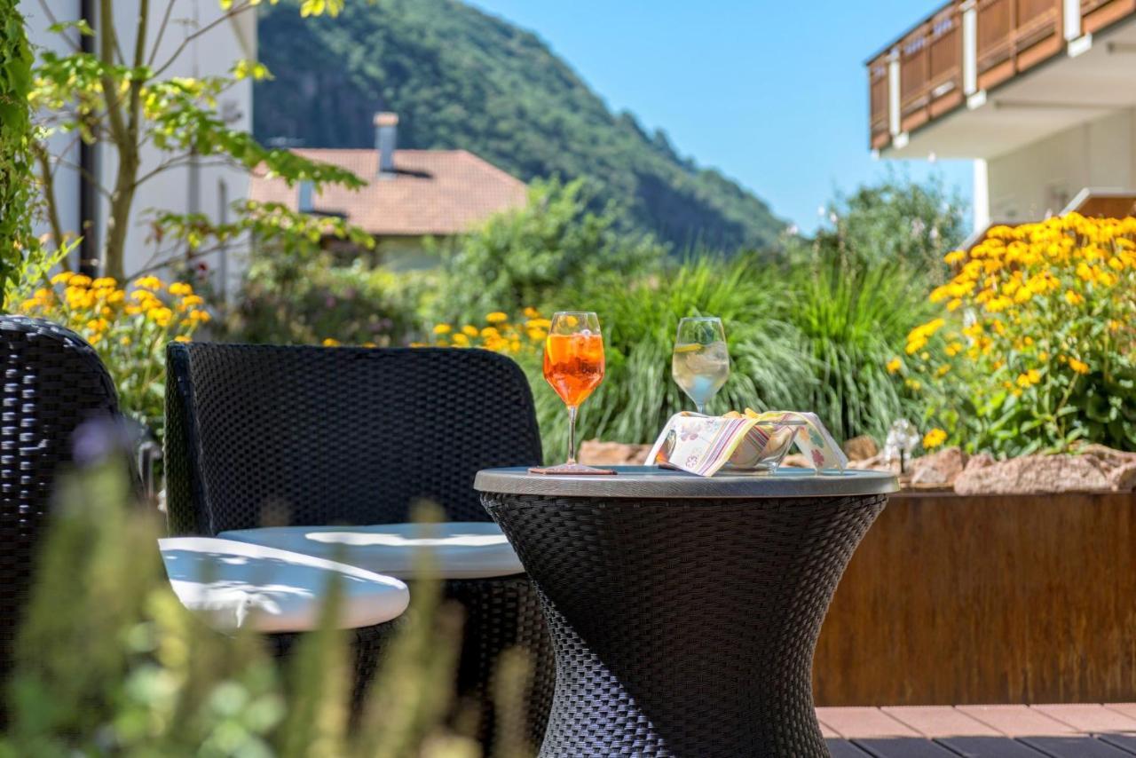Hotel Garni Gruener Baum Laives Esterno foto