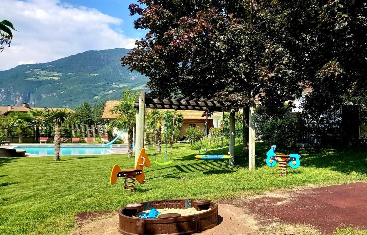 Hotel Garni Gruener Baum Laives Esterno foto