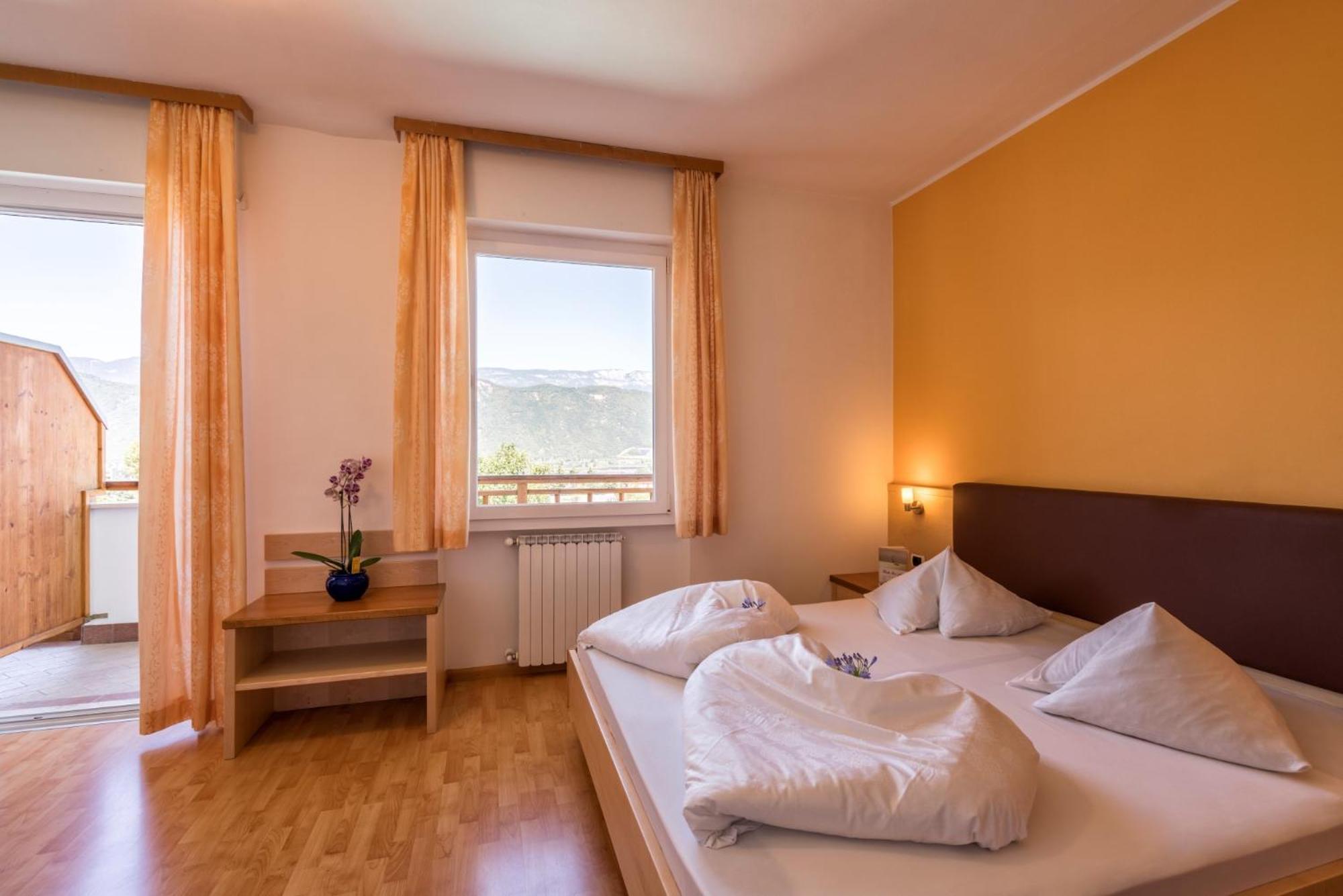 Hotel Garni Gruener Baum Laives Esterno foto