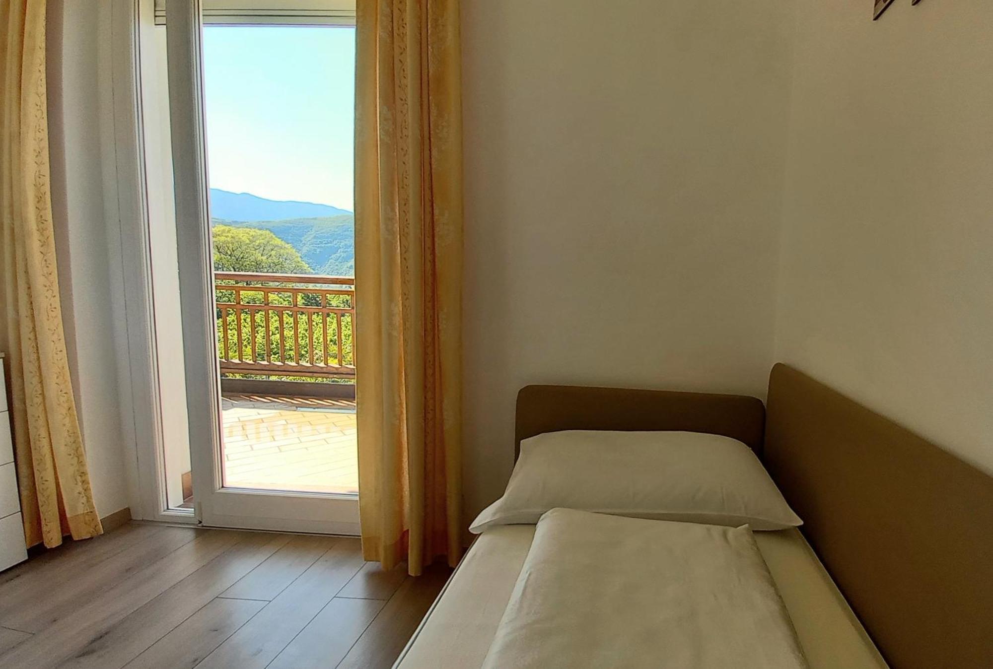 Hotel Garni Gruener Baum Laives Esterno foto