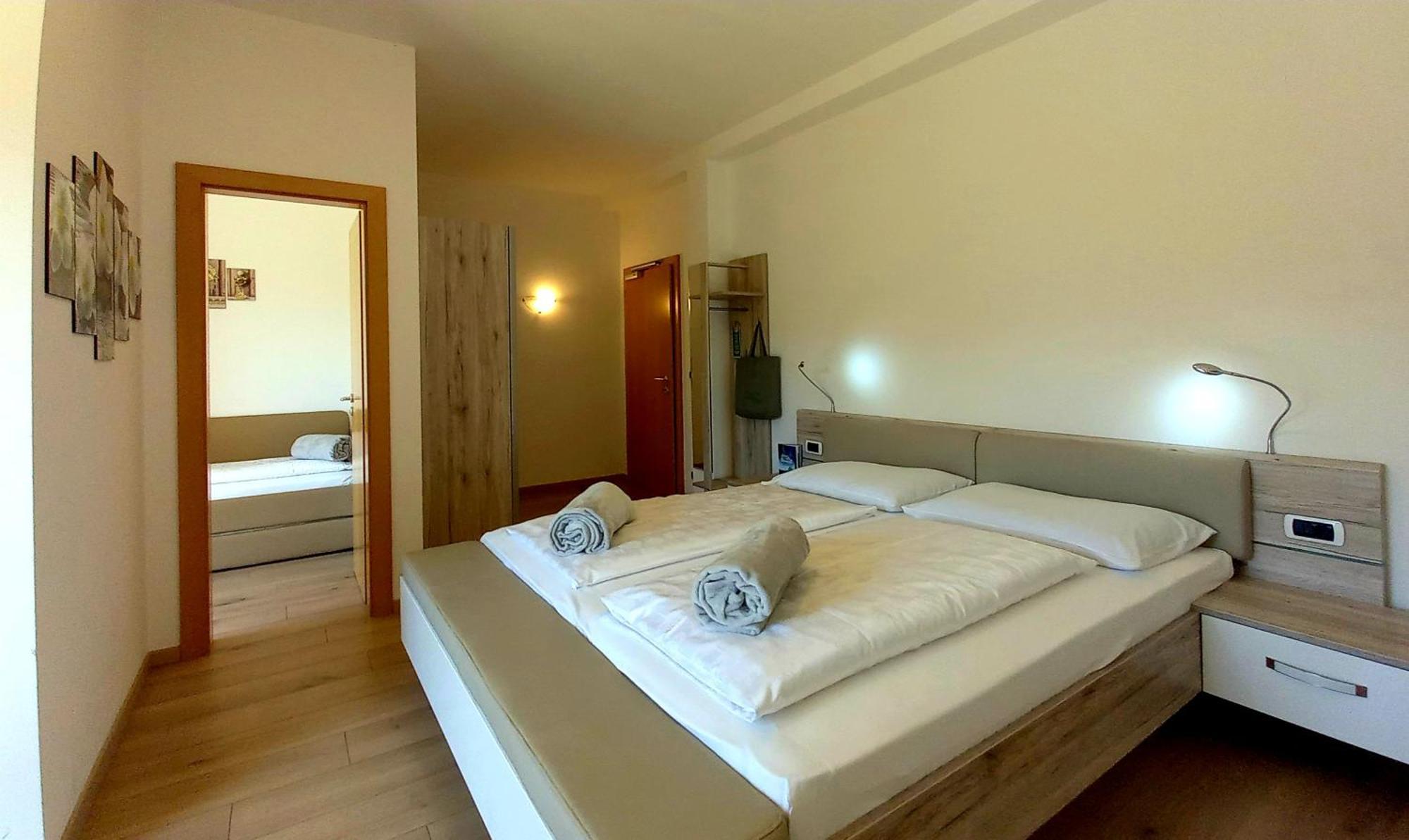 Hotel Garni Gruener Baum Laives Esterno foto