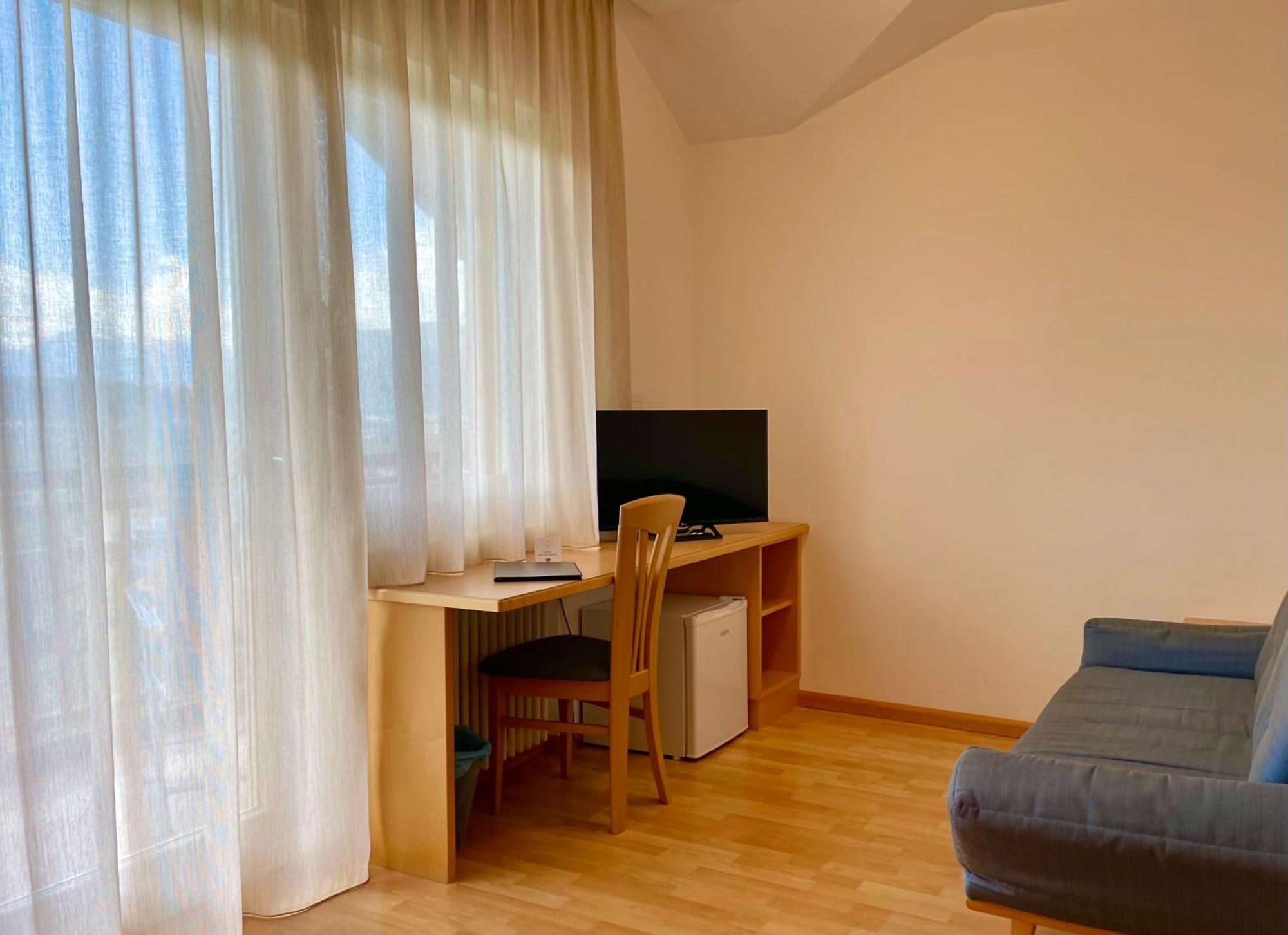 Hotel Garni Gruener Baum Laives Esterno foto